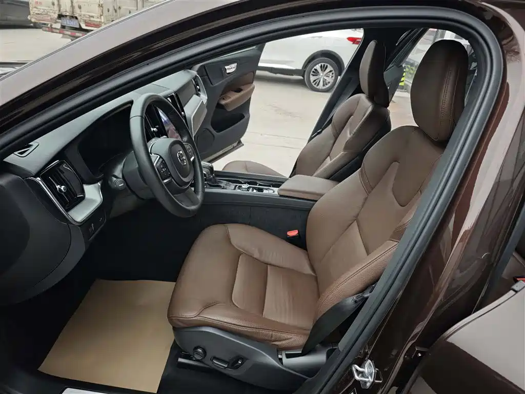 Volvo XC60 T5 4 WD Smart Ease Luxury