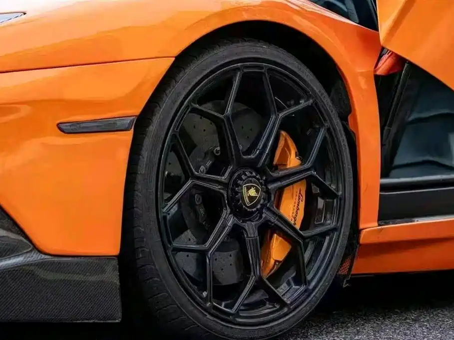 Aventador LP 700-4