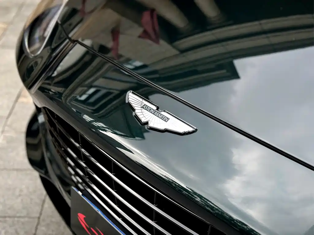 Aston Martin DBX 4.0 T V8