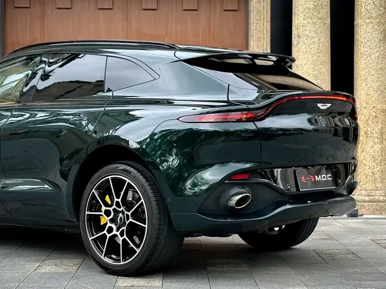 Aston Martin DBX 4.0 T V8
