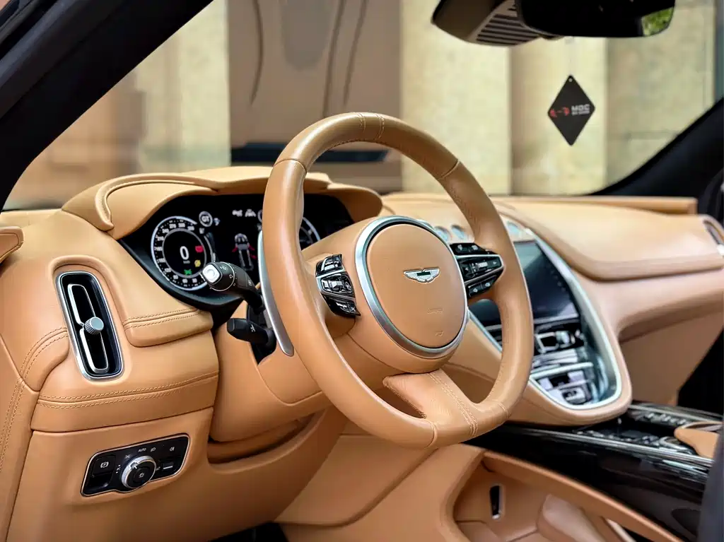 Aston Martin DBX 4.0 T V8