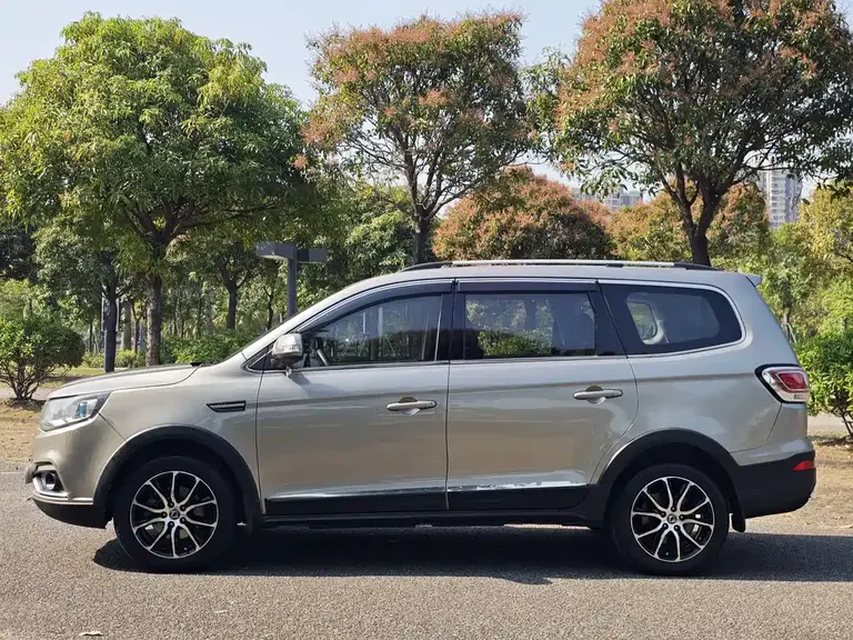 Dongfeng Jingyi X6 Joy Enjoyment Series 1.5 T CVT Luxury