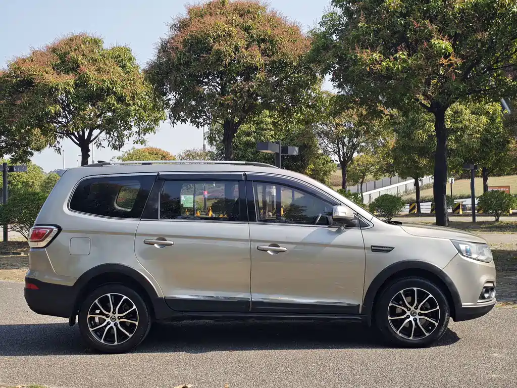 Jingyi X6 Joy Enjoyment Series 1.5 T CVT Luxury