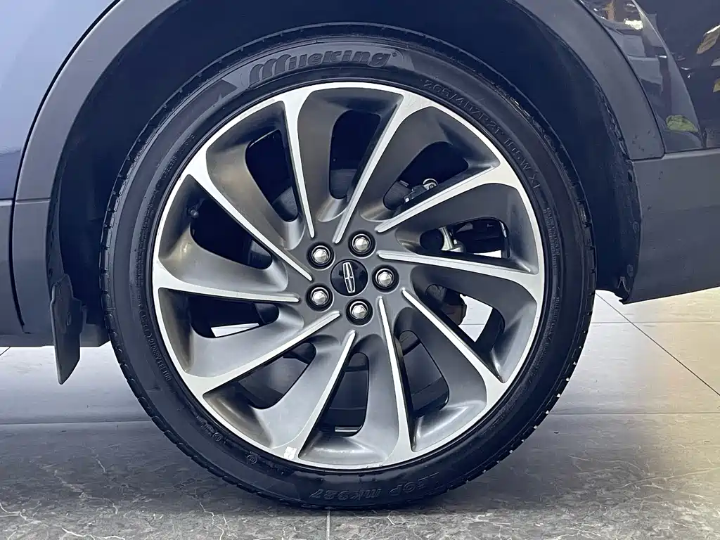Nautilus 2.7 T 4 WD Graceful