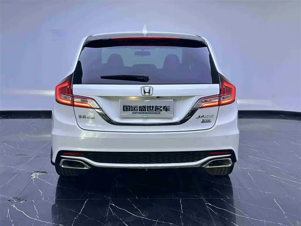 Jade 210 TURBO CVT Style 5-seat