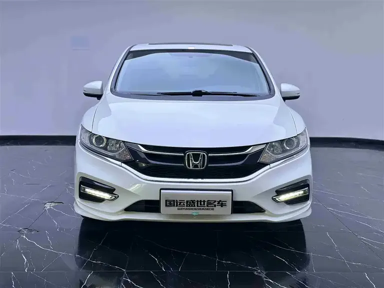 Honda Jade 210 TURBO CVT Style 5-seat