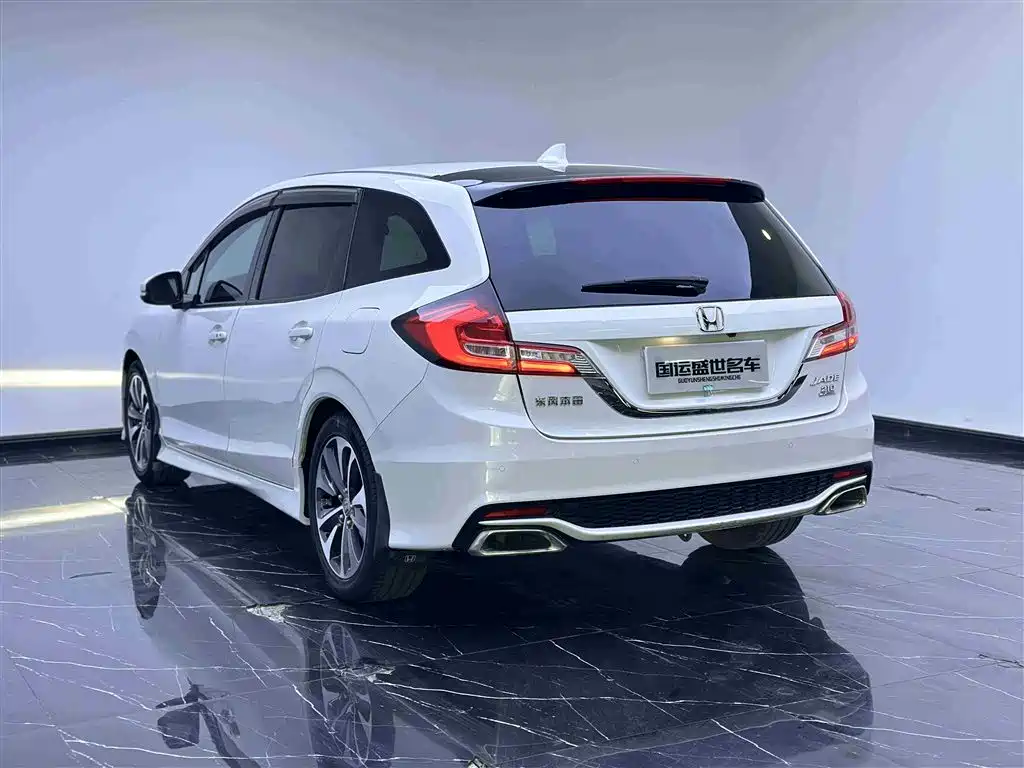 Jade 210 TURBO CVT Style 5-seat