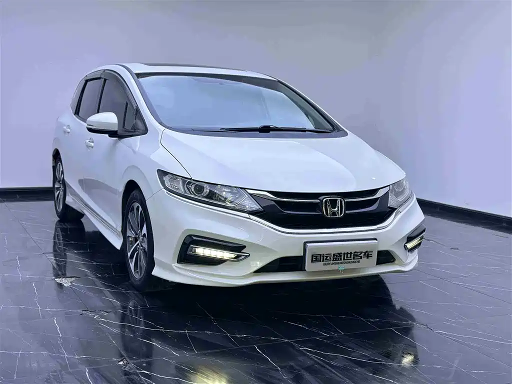 Jade 210 TURBO CVT Style 5-seat