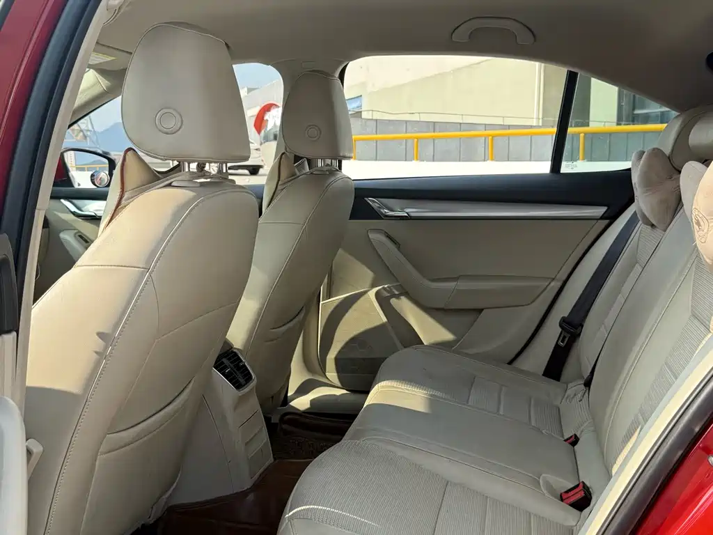 Octavia 1.6 L Auto Yijie