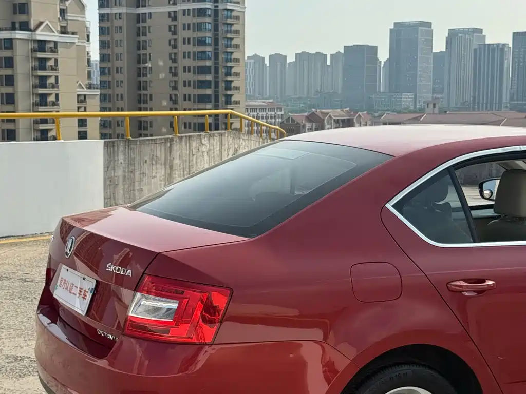 Octavia 1.6 L Auto Yijie