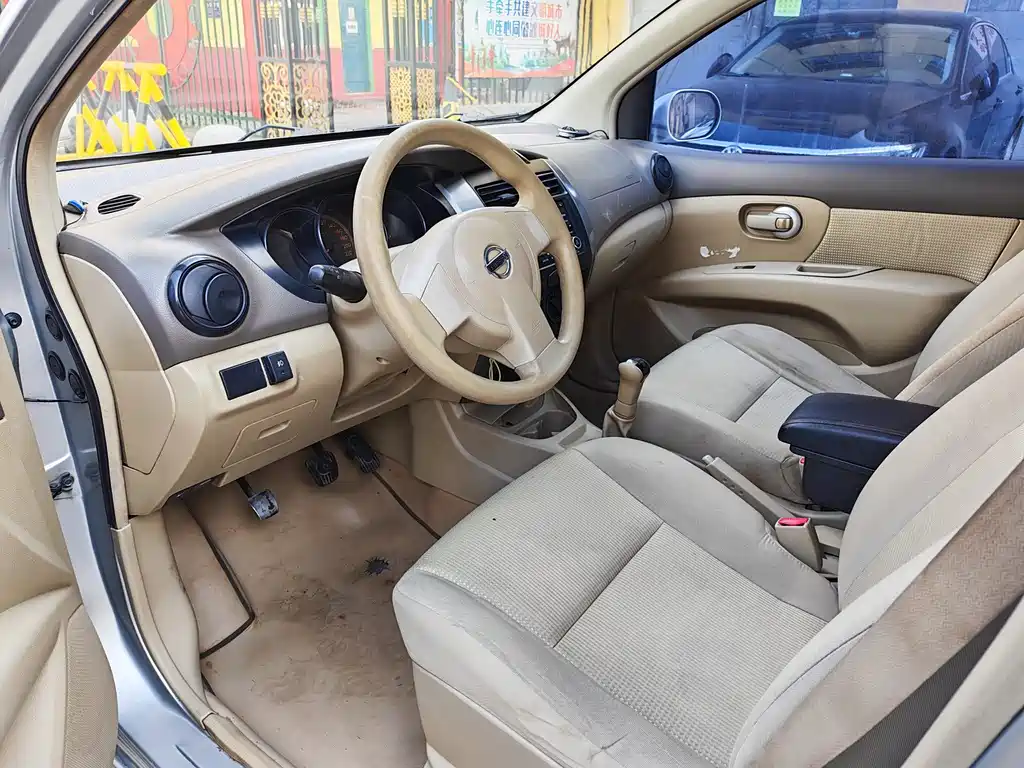 Livina 1.6 L Manual