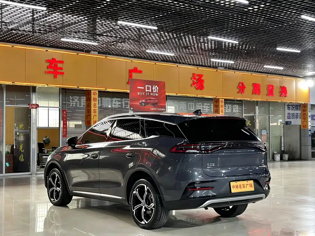 Tang NEV DM-i 112 KM Distinguished