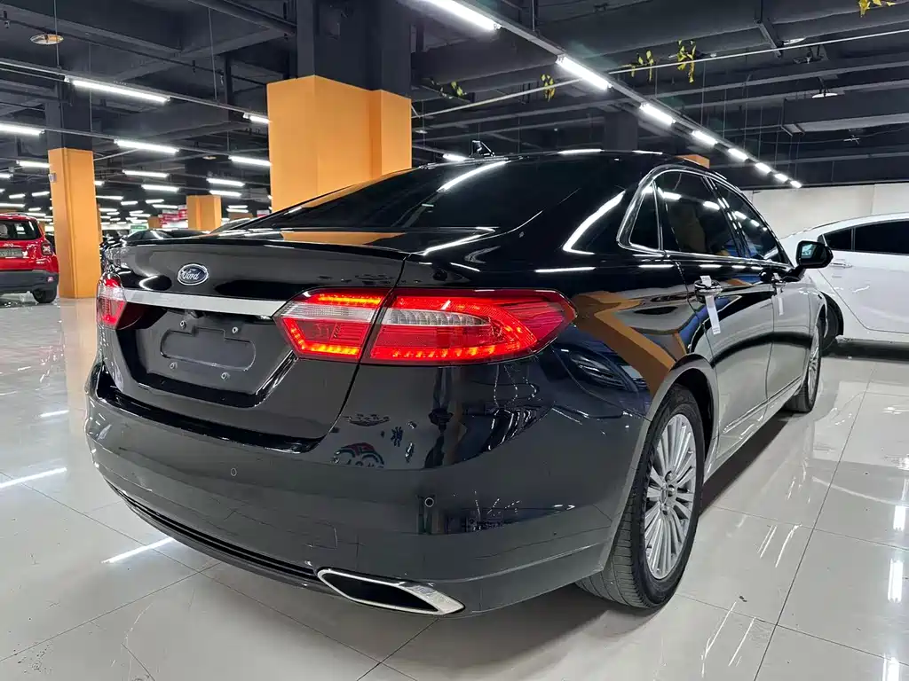 Taurus EcoBoost 245 Luxury
