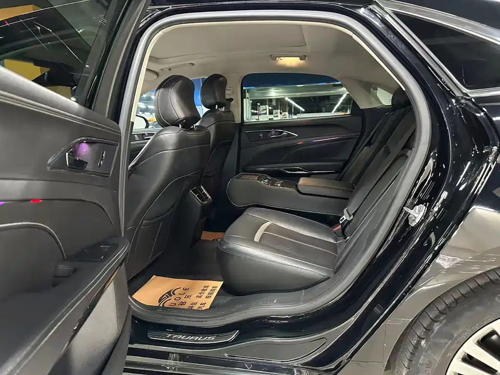 Taurus EcoBoost 245 Luxury