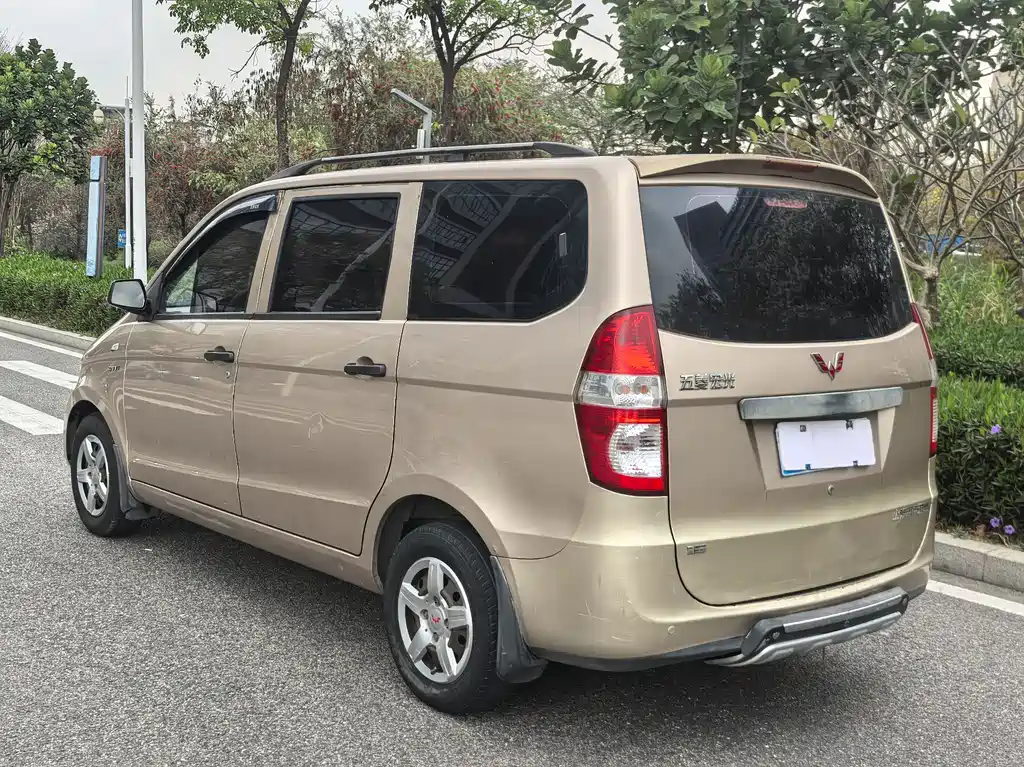 Wuling Hongguang 1.5 L Basic