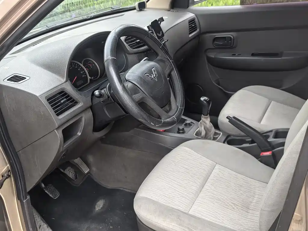 Wuling Hongguang 1.5 L Basic