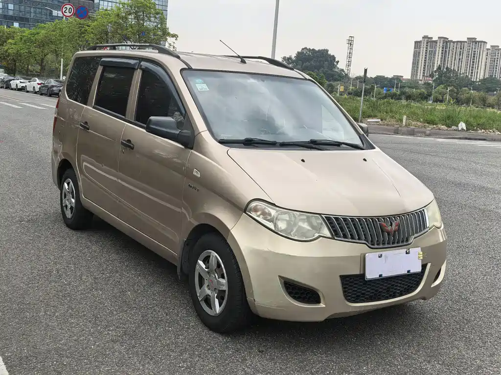 Wuling Hongguang 1.5 L Basic