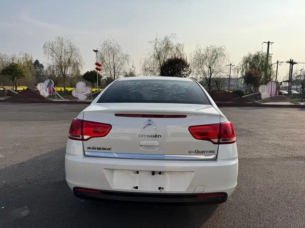 C-Quatre Sedan 1.6 L Manual Fashionable
