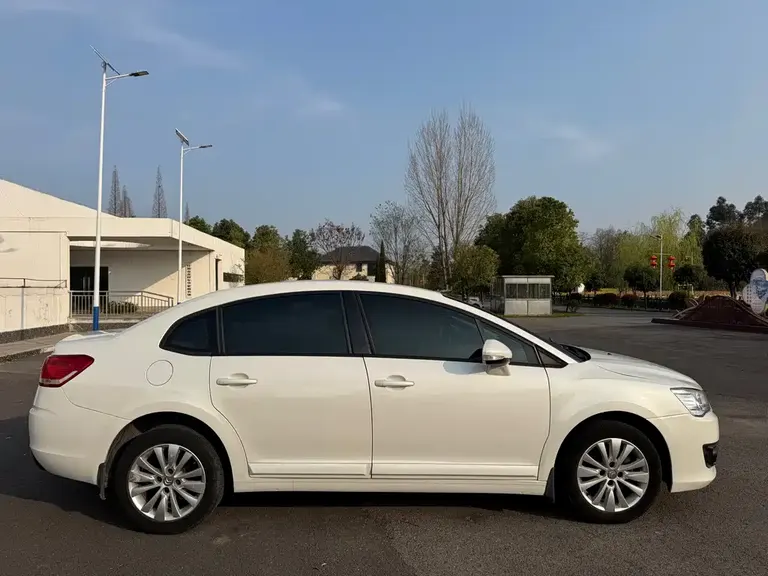 Citroën C-Quatre Sedan 1.6 L Manual Fashionable