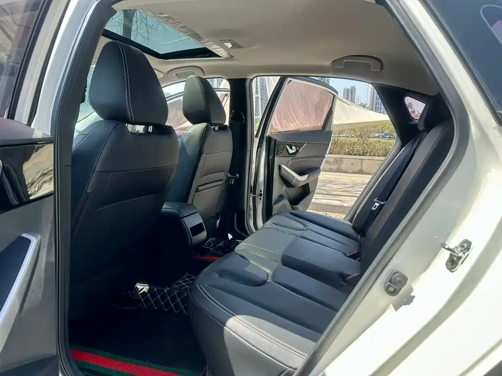 Venucia D60 1.6 L XE CVT Smooth Travel