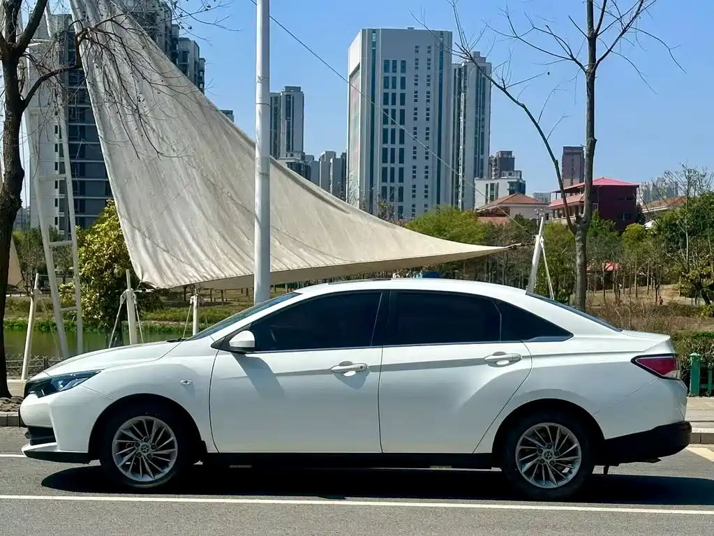 Venucia D60 1.6 L XE CVT Smooth Travel