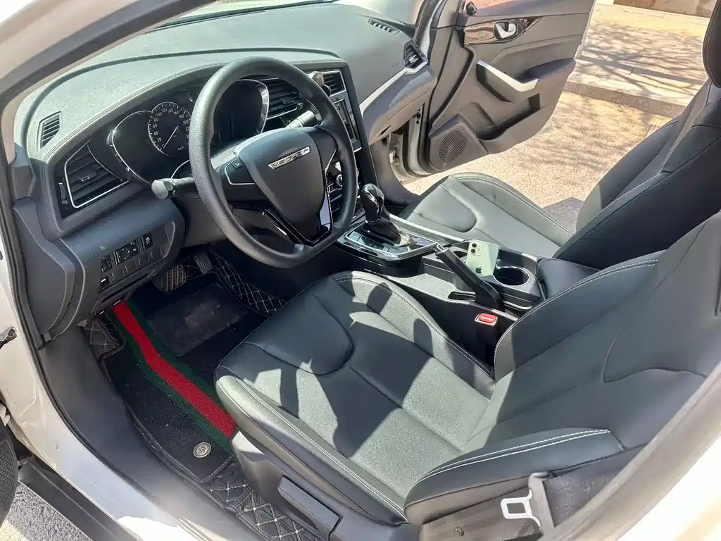 Venucia D60 1.6 L XE CVT Smooth Travel