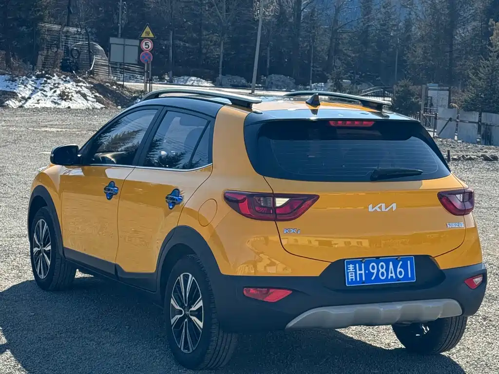 Stonic 1.4 L CVT Fun Enjoyment Sunroof