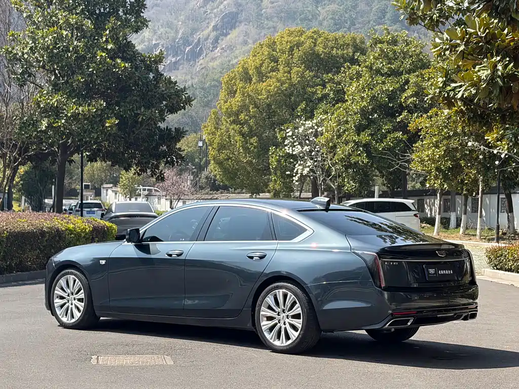 Cadillac CT6 28 T Distinguished