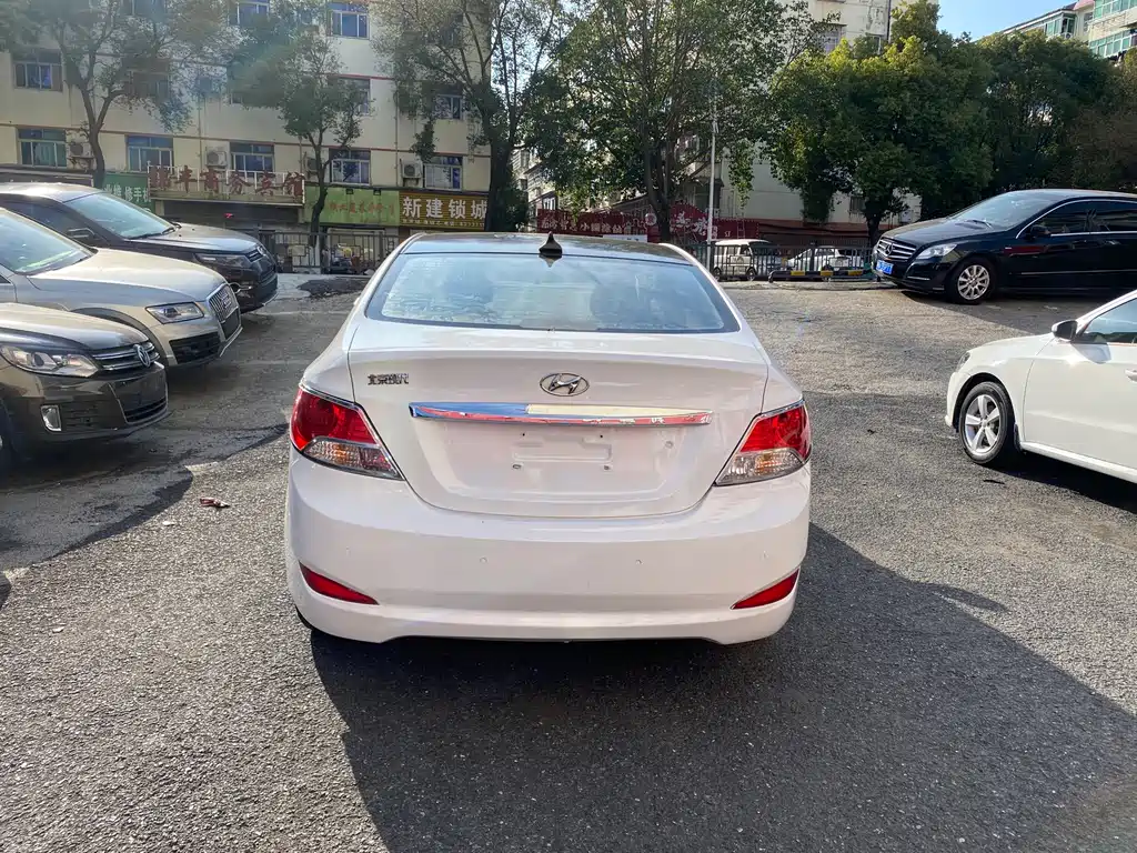 Accent 1.4 L Manual Fashion GS