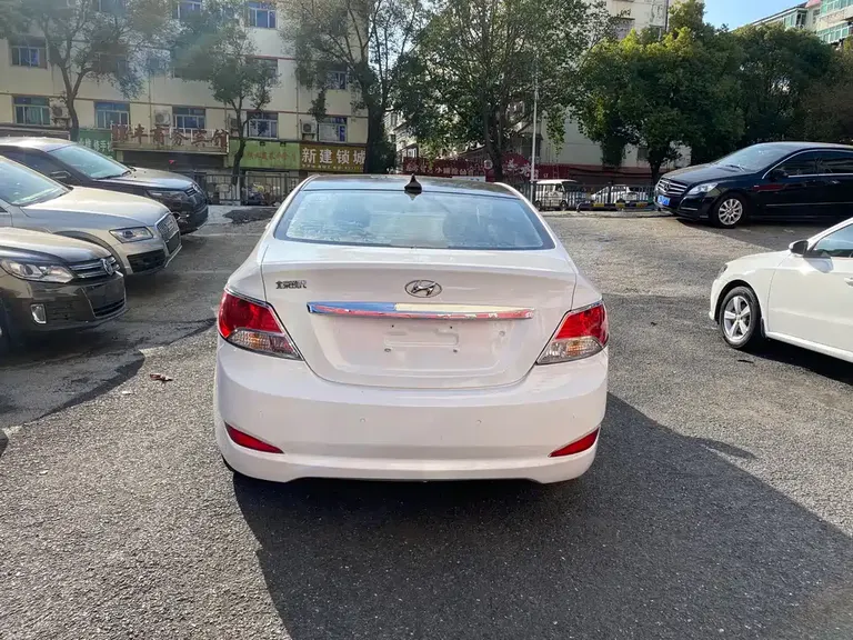 Hyundai Accent 1.4 L Manual Fashion GS