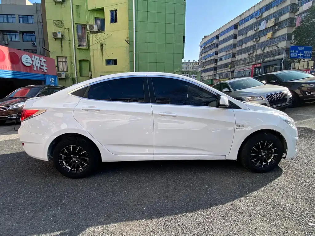 Accent 1.4 L Manual Fashion GS