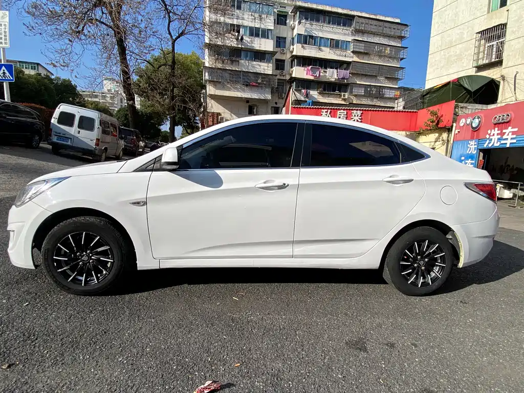Accent 1.4 L Manual Fashion GS