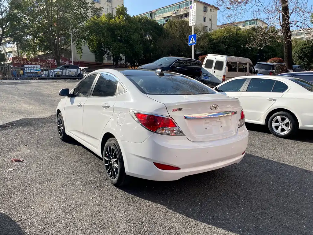 Accent 1.4 L Manual Fashion GS