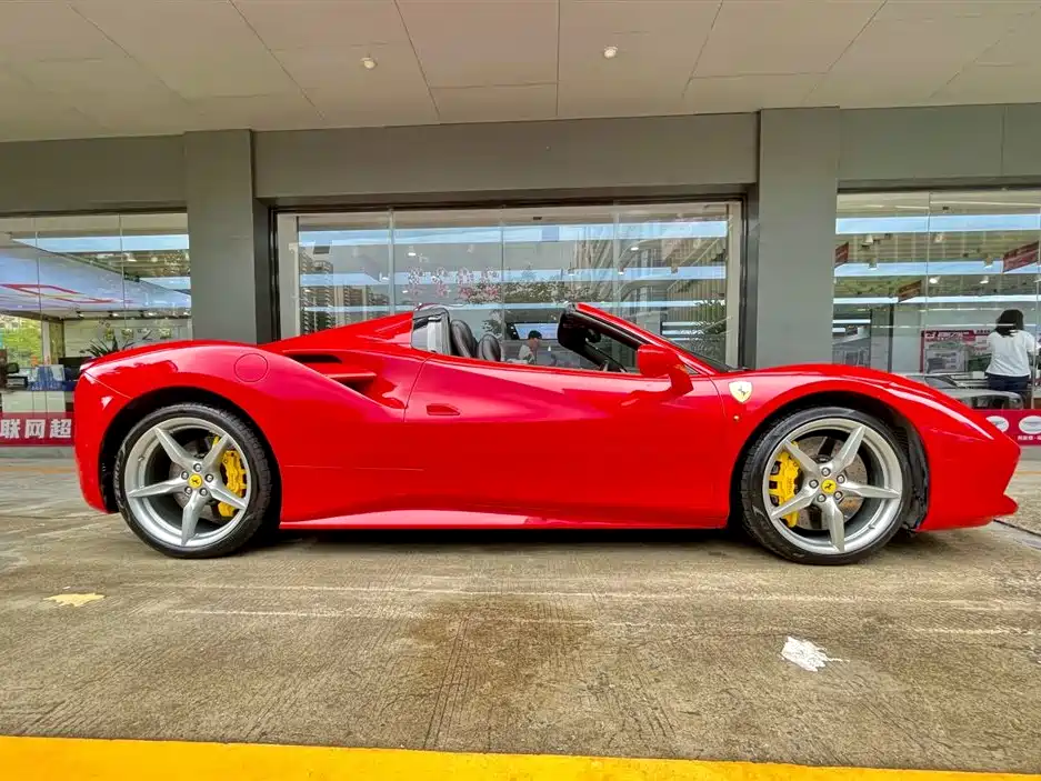 Ferrari 488 488 Spider