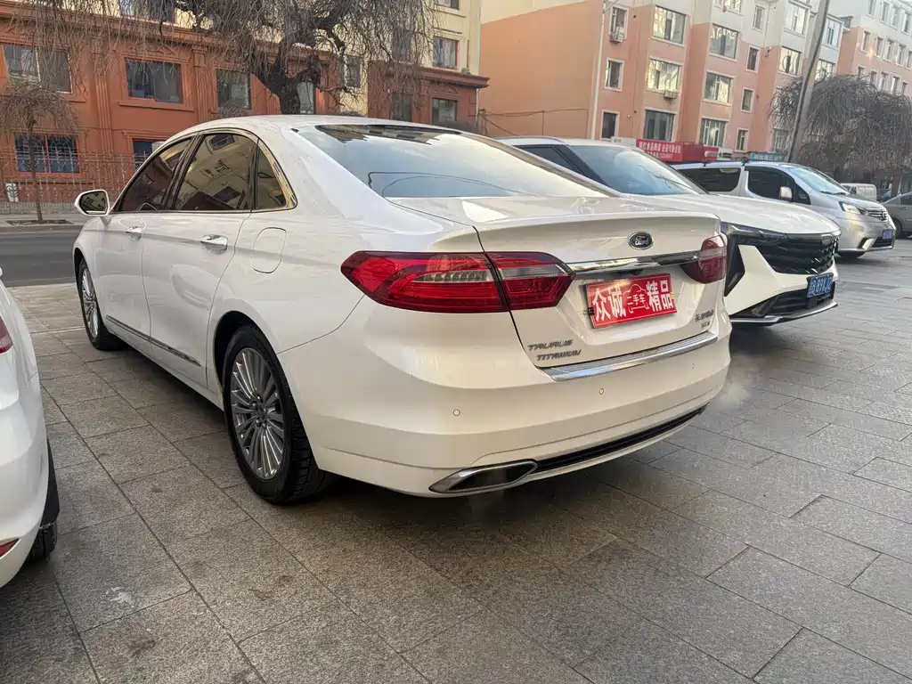 Taurus EcoBoost 245 Luxury