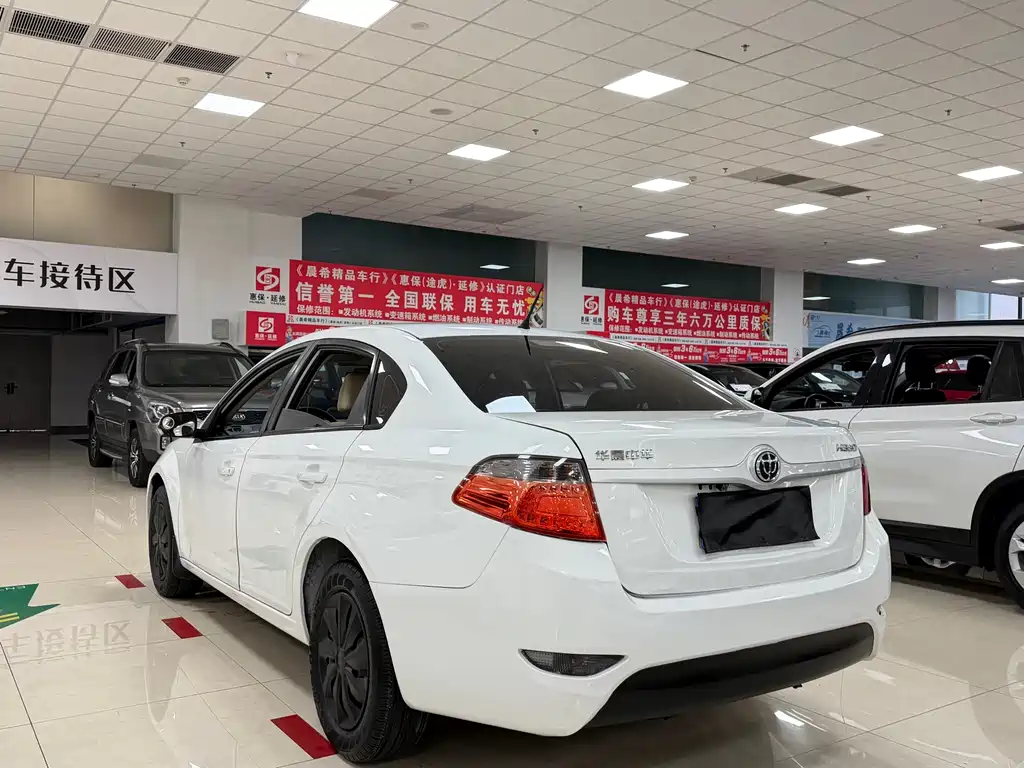 Brilliance H330 中华H330 2013款 1.5 L 自动舒适型