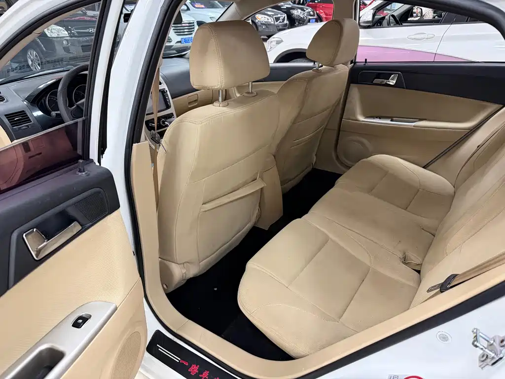 Brilliance H330 中华H330 2013款 1.5 L 自动舒适型