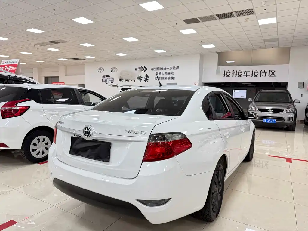 Brilliance H330 中华H330 2013款 1.5 L 自动舒适型