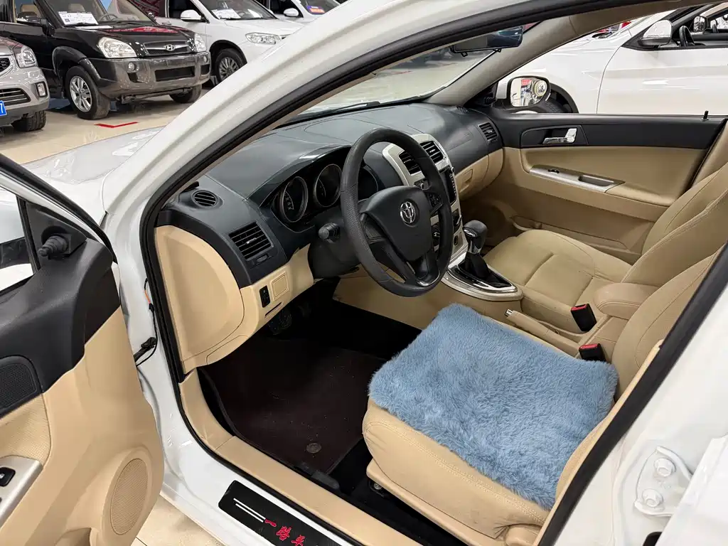 Brilliance H330 中华H330 2013款 1.5 L 自动舒适型