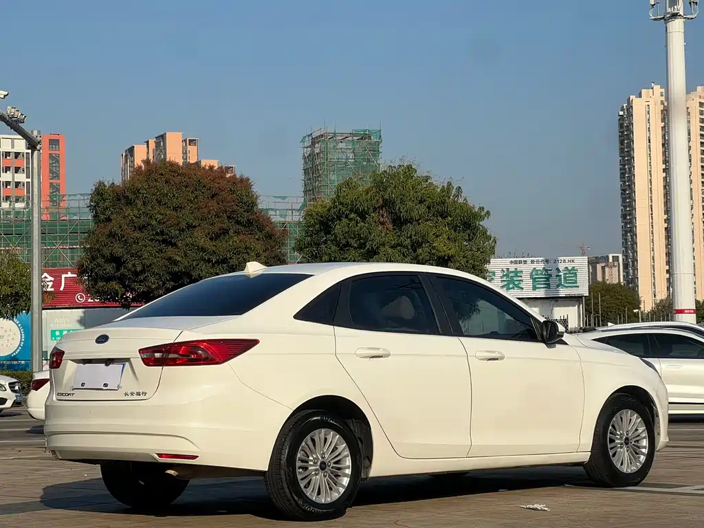 Escort Facelift 1.5 L Auto Comfort