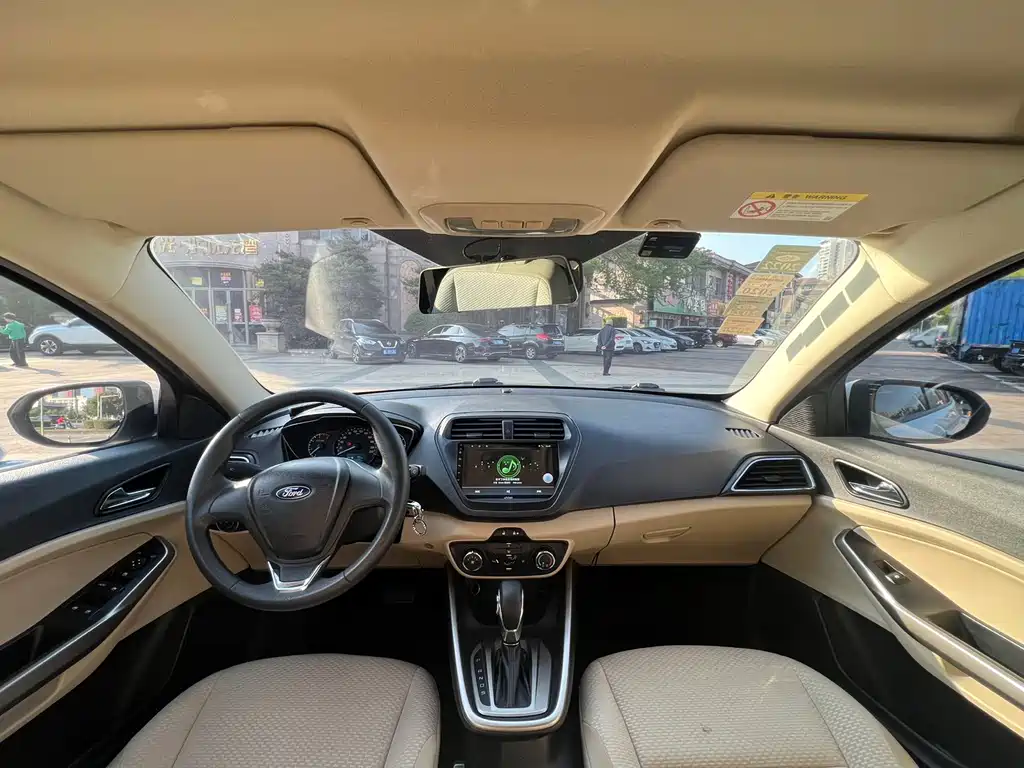 Escort Facelift 1.5 L Auto Comfort