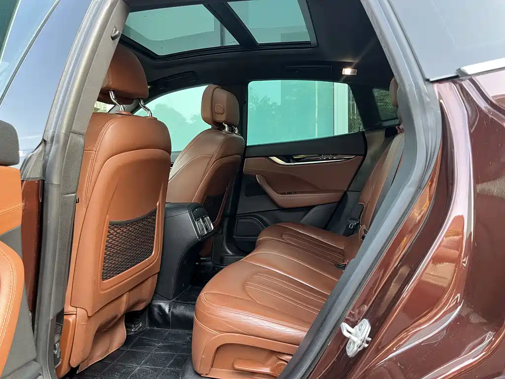 Levante 3.0 T Standard