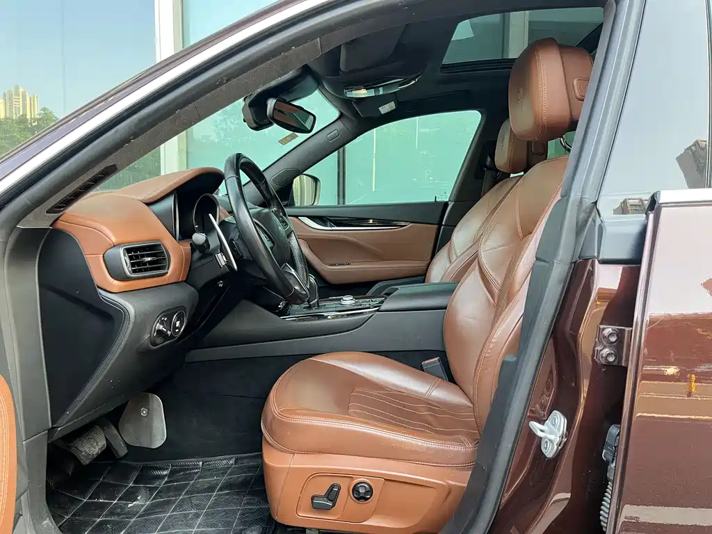 Levante 3.0 T Standard