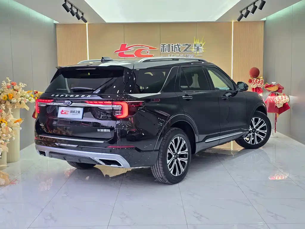 Explorer 2.3 T EcoBoost 4 WD Titanium 6-seat