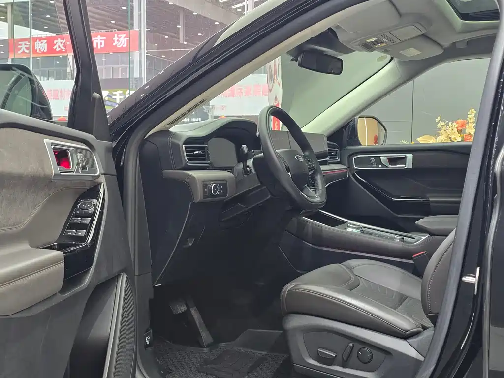 Explorer 2.3 T EcoBoost 4 WD Titanium 6-seat