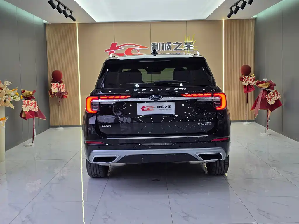 Explorer 2.3 T EcoBoost 4 WD Titanium 6-seat