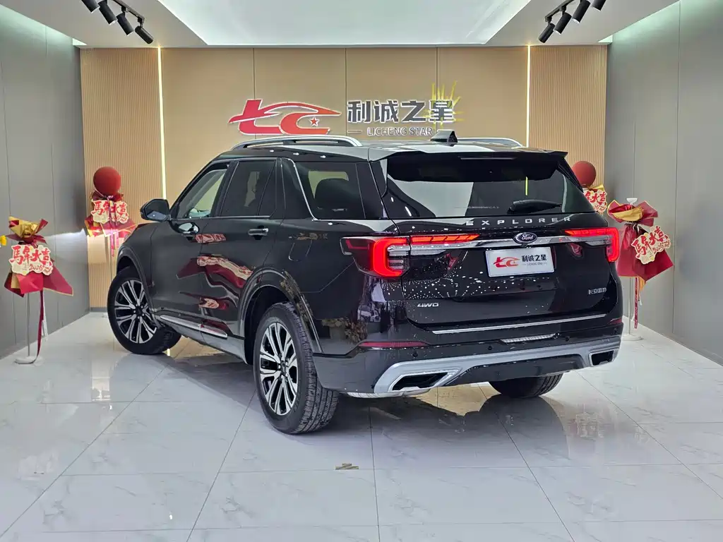 Explorer 2.3 T EcoBoost 4 WD Titanium 6-seat