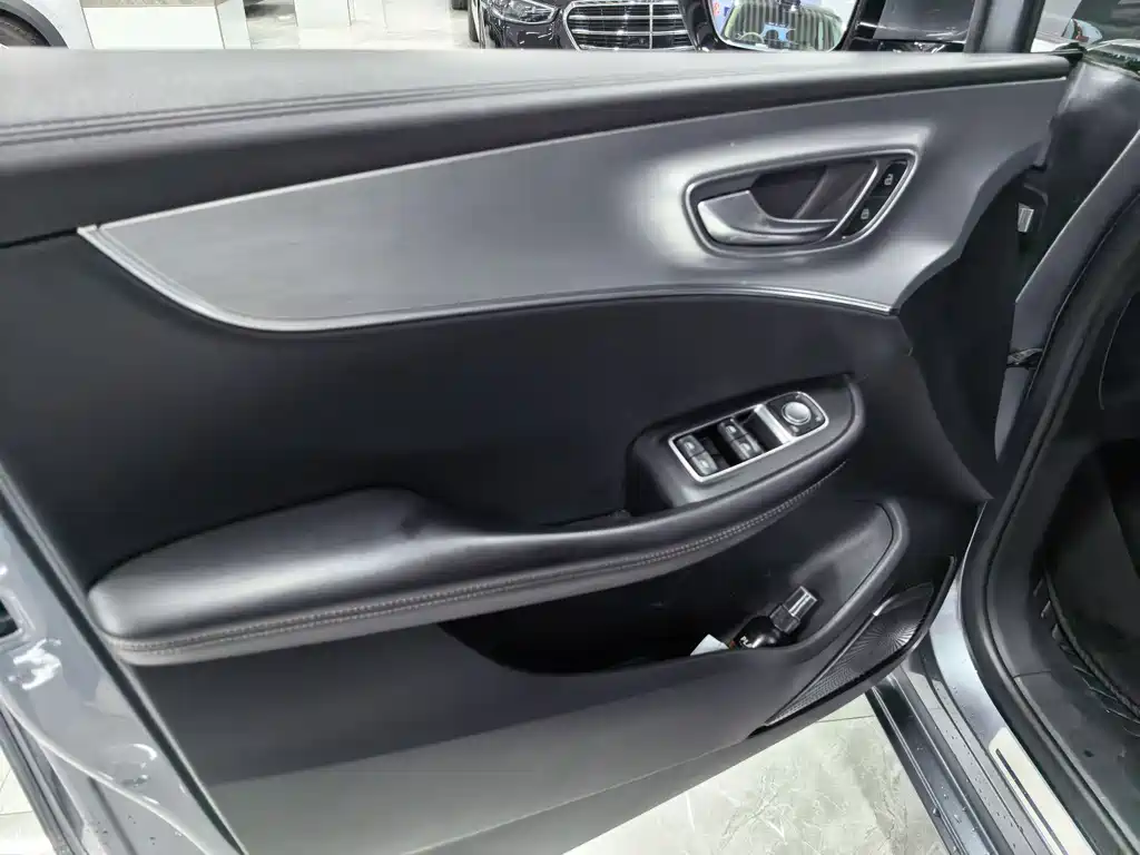 Roewe iMAX8 400 TGI Enjoyment