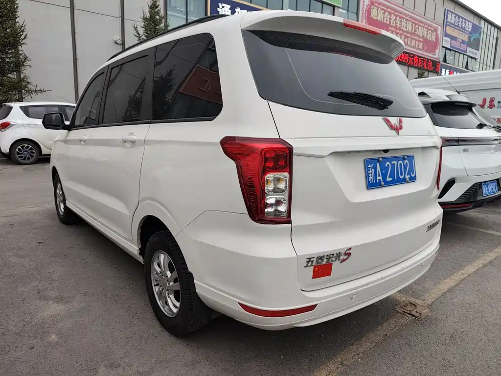 Wuling Hongguang Facelift 1.5 L S Comfort Electric Assist LAR