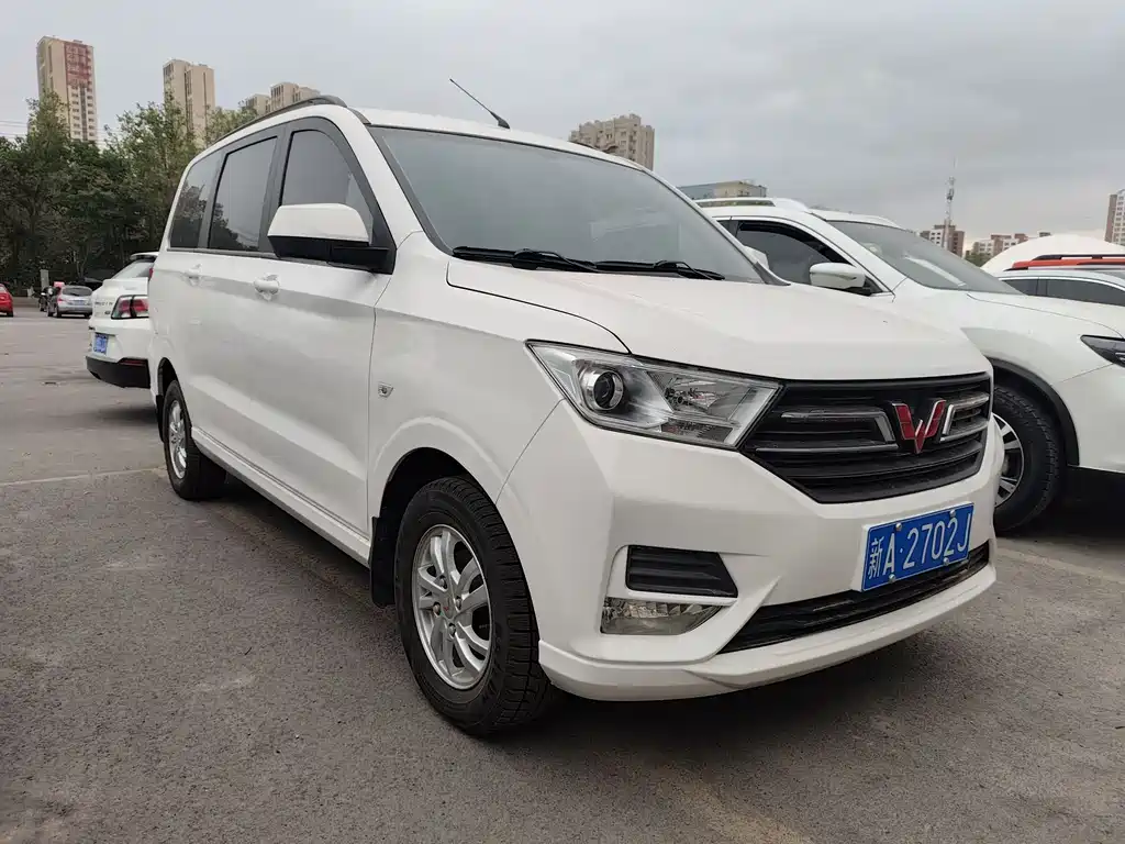 Wuling Hongguang Facelift 1.5 L S Comfort Electric Assist LAR